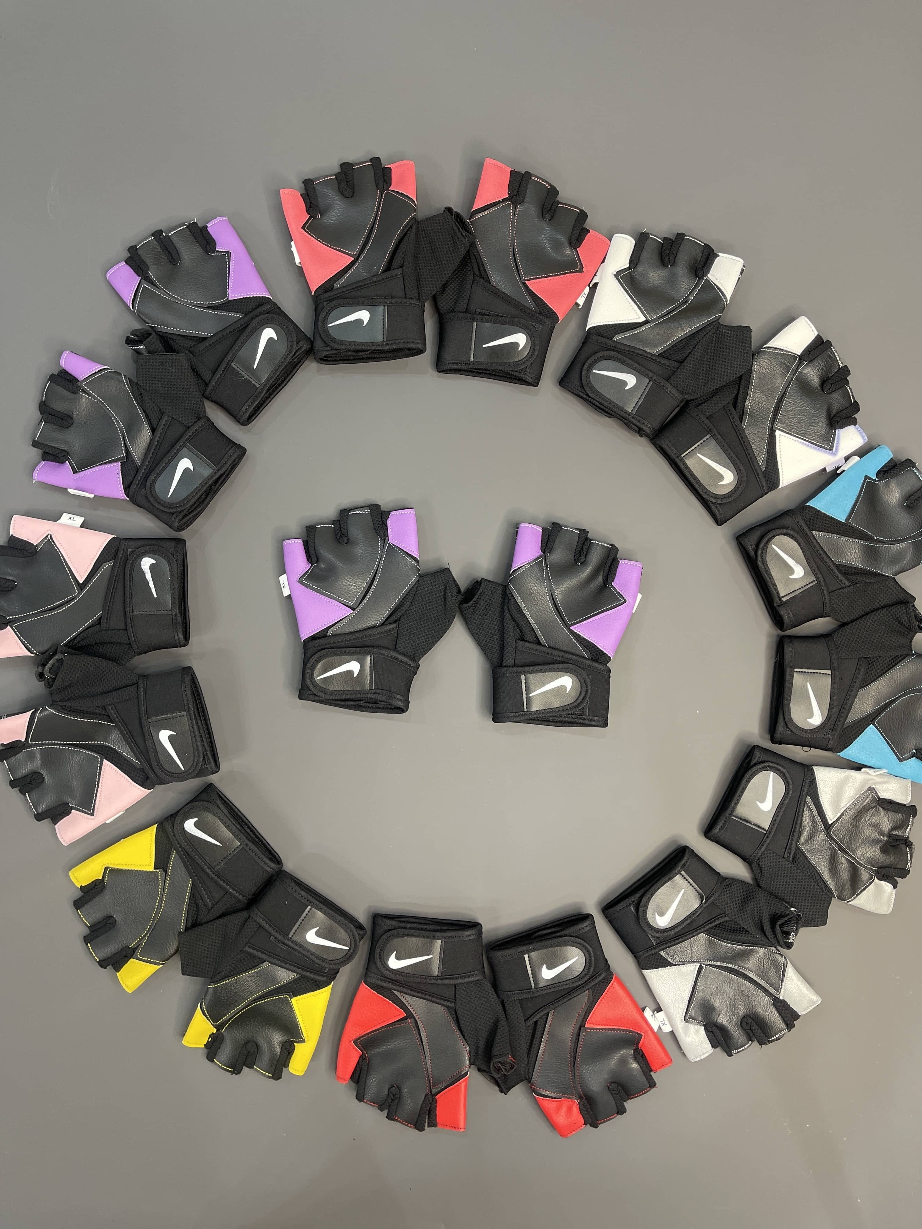 دستکش ورزشی زنانه مدل دو رنگ نایک چسبی کد 0336 Nike